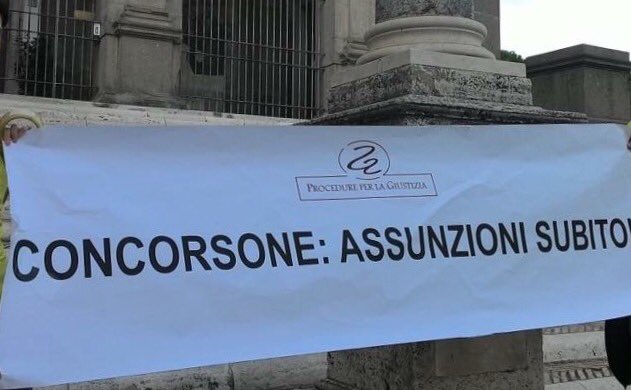 ConcorsoneRoma's tweet photo. Mancata attuazione piano assunzionale e' danno enorme. Oggi in piazza chiediamo #assunzionisubito @SvevaBelviso https://t.co/p8keAAyd78