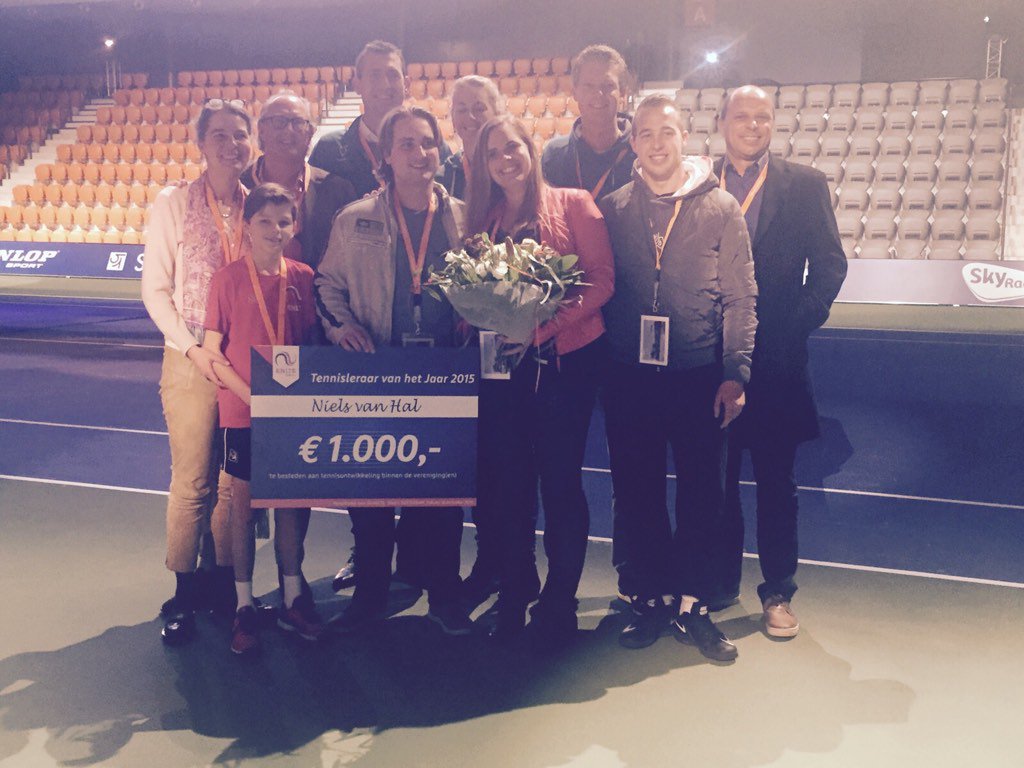 Van harte Niels van Hal met de titel "verenigingsleraar vh jaar 2015"!!