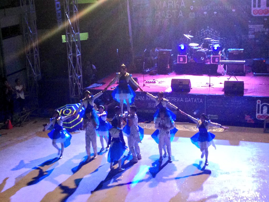 osismisa's tweet photo. Inilah penampilan dari DISTRICT 1 (XII MIA 1)! :D #MRKRST2015 https://t.co/QZfkGNwD6N