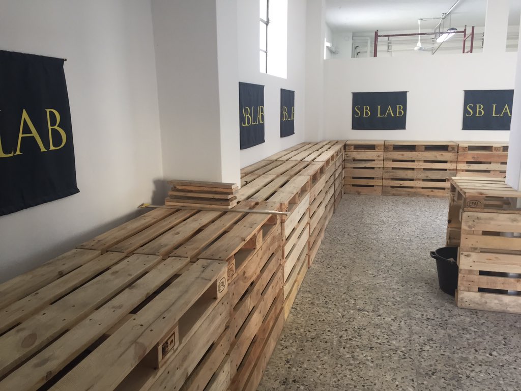 Stilebandiera's tweet photo. Prende sempre più forma il nostro nuovo Laboratorio #SBLab #Legnano #Flag https://t.co/mMqkxDtKKA
