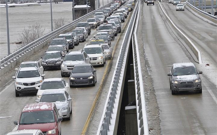 PittsburghPG's tweet image. TRAFFIC: Parkway East overnight closures scheduled this weekend bit.ly/1ObHESi