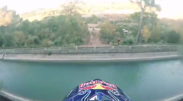 solomoto_es's tweet photo. Shhhh... https://t.co/ugVUEP3VOx @juliendupont vuela ¡en silencio! Menudo #backflip se marca con la #KTMFreeride https://t.co/FtO3W9e5xf