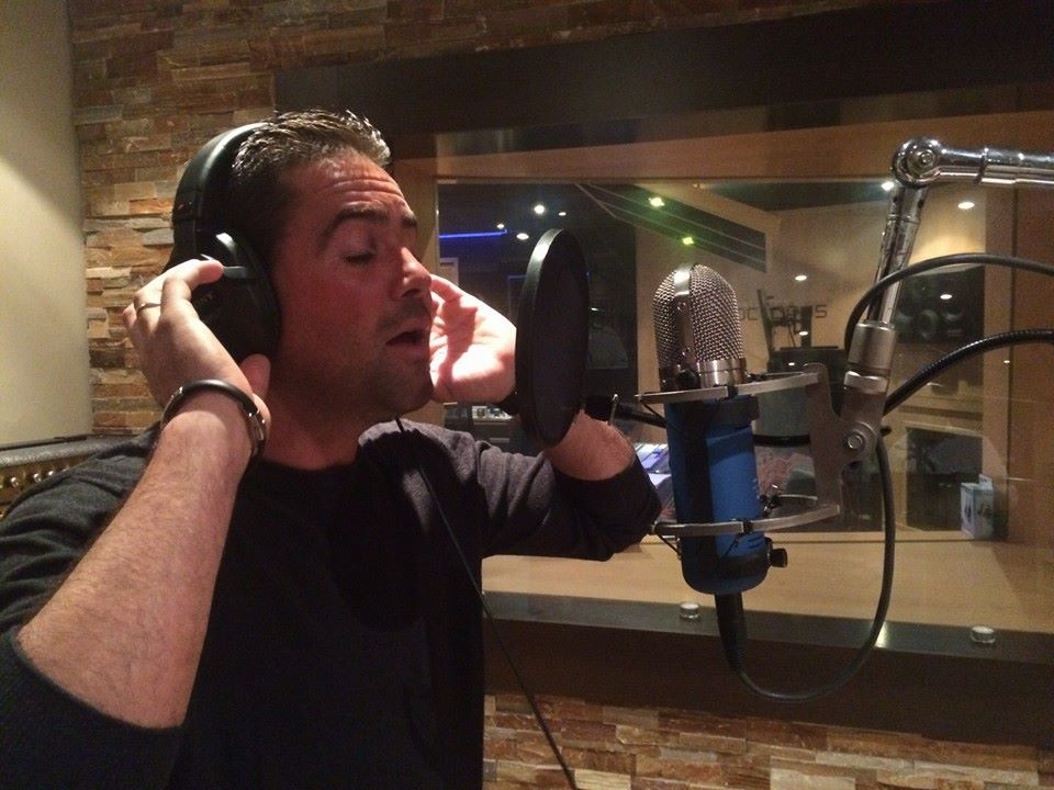 grupolubrican's tweet photo. Grabación en Estudios Octopus con el técnico José Enrique de la Vega. Colaboración en el nuevo disco de José León https://t.co/Yd7VwOrNWL