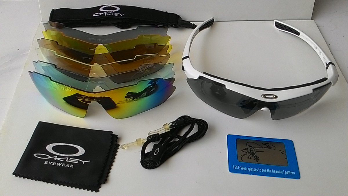 donii079's tweet photo. Kaca Mata Oakley Quantum 7 lens || Promo 280K || Lengkap || Wa.0812 8361 7022 Bbm.5983EBEE @Jelangkung_Indo https://t.co/JHq2rQyJvl