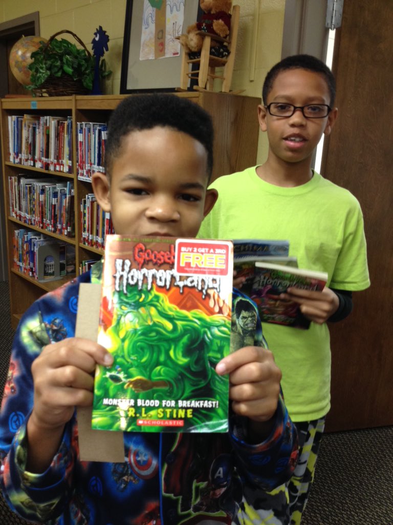 LBNELibrary's tweet photo. Big kids love Snowflake Book Take too! Lots of great reading will be happening over the break! #readerbeesrock https://t.co/z0J73f4H43