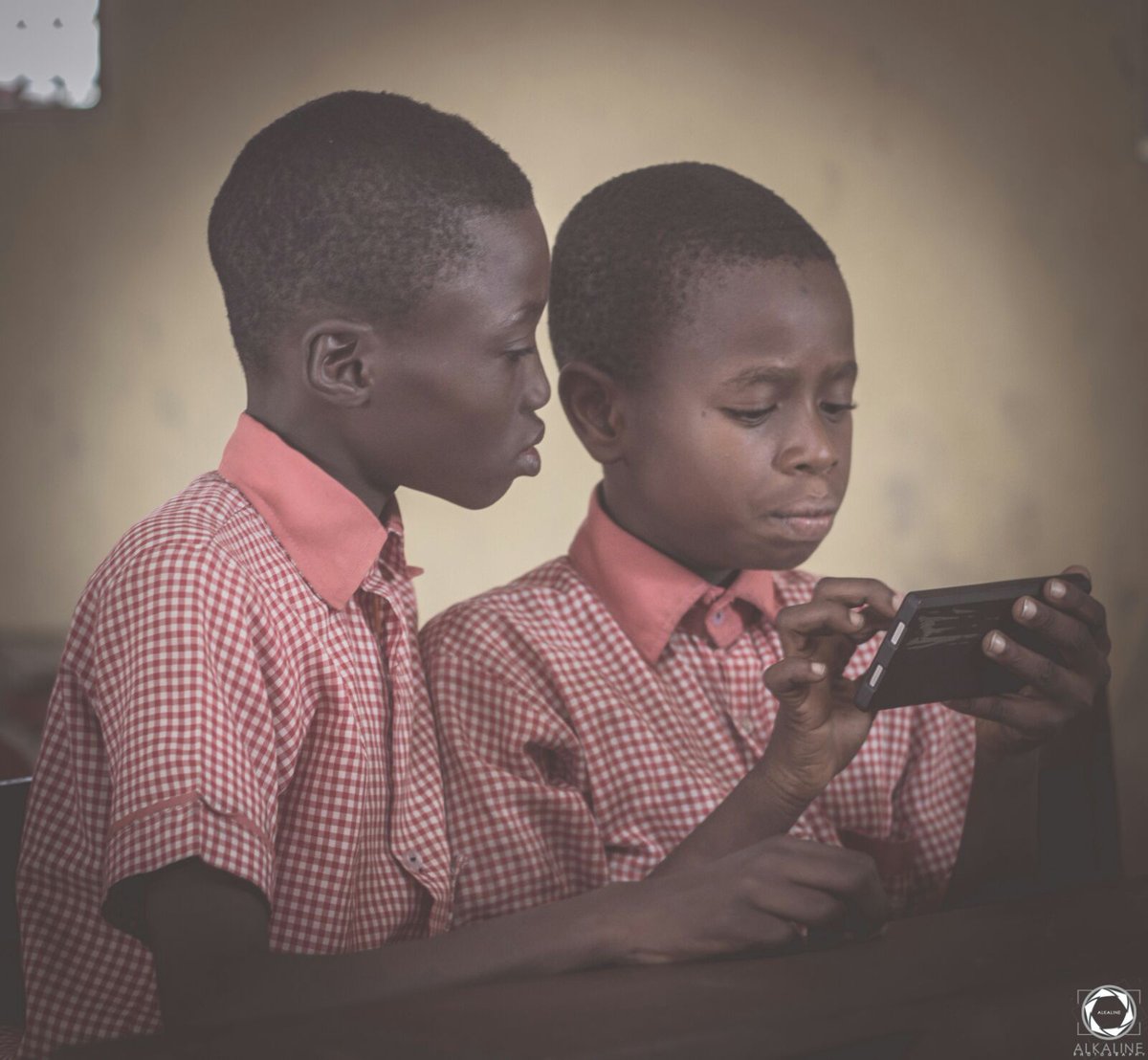 CodesWB's tweet photo. figuring it out #HourOfCode @CodesWB they can code. https://t.co/hvgZGmQ728