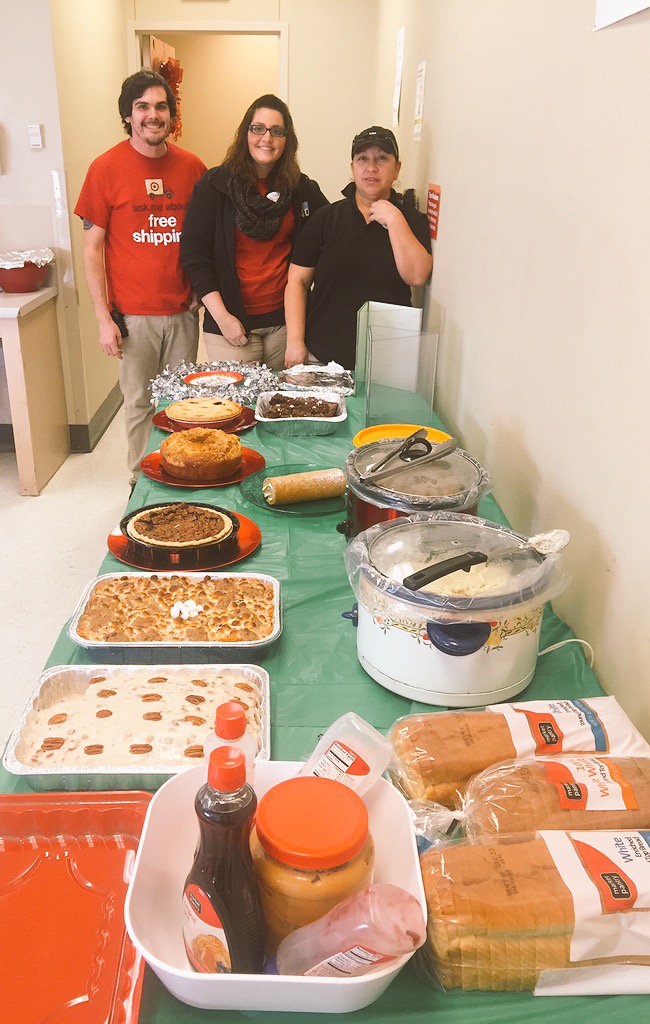 T1922 "Happy Holidays" potluck lunch! YUM!🎄🎅🏼🎁🎄