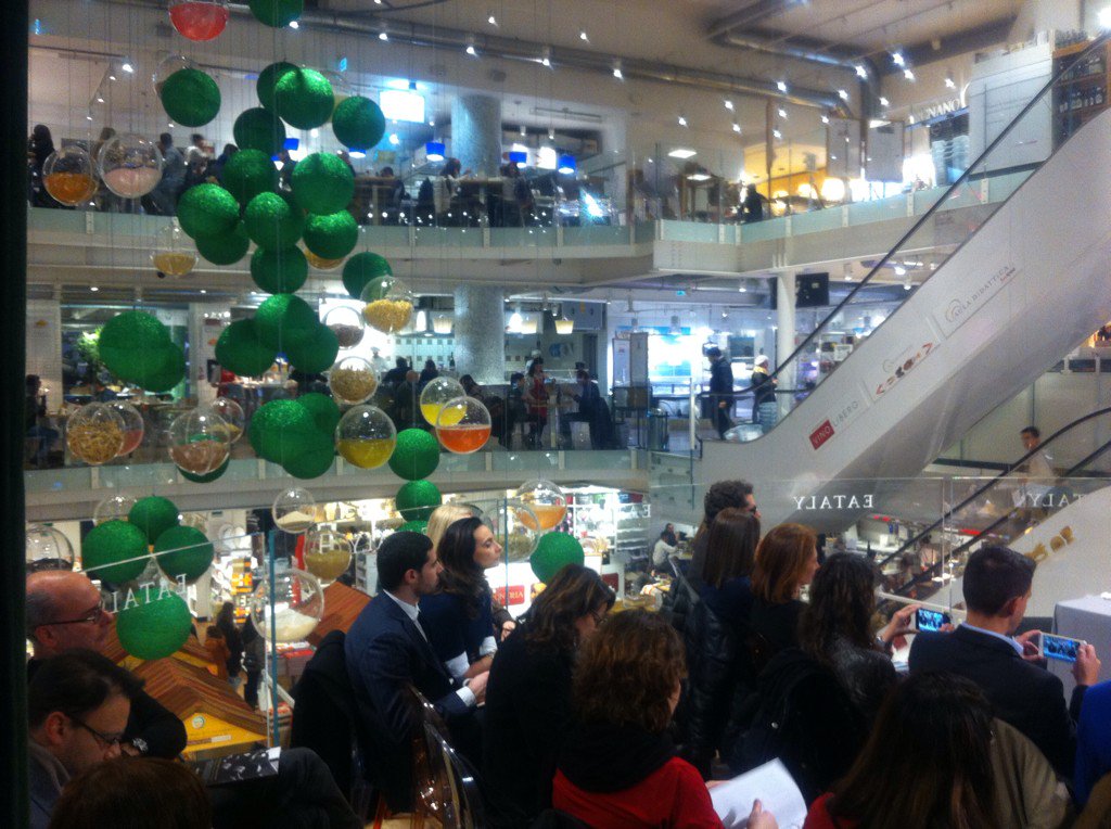 SW_SportWeek's tweet photo. Iniziata a @EatalySmeraldo la presentazione del #CodiceGardini con @GardiniLuca e @pierbergonzi. Domani in #edicola https://t.co/WH1QTXKrgT