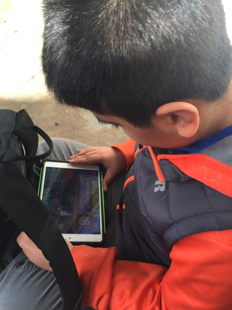 RebKim19's tweet image. #coding on his own device during his brunch time b/c it's that fun! @PlayTheFoos @codesparkceo #addictedtocoding