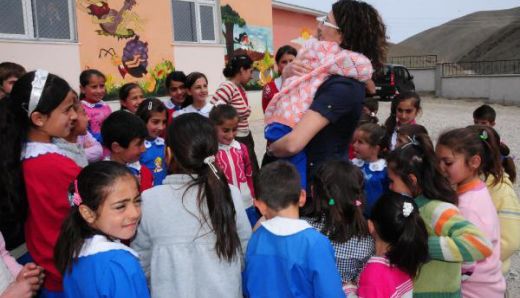 Sevgiyi,kardeşliği,saygıyı öğretecek olan sınıf öğretmenleri hazır durumda beklemekte.
MiniklereUmut SınıfaAtamaHak