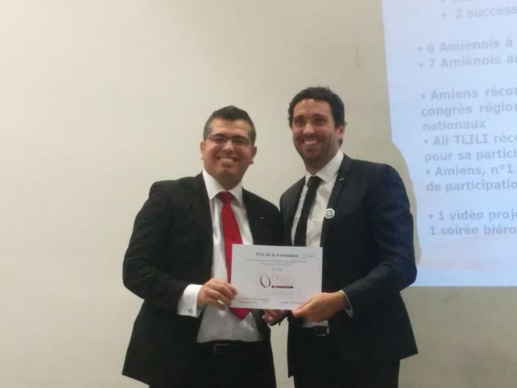 AG d'#Amiens Ali récompensé du prix de la #formation par le président sortant. <a href="/JCEAmiens/">JCE d'Amiens</a> #jce