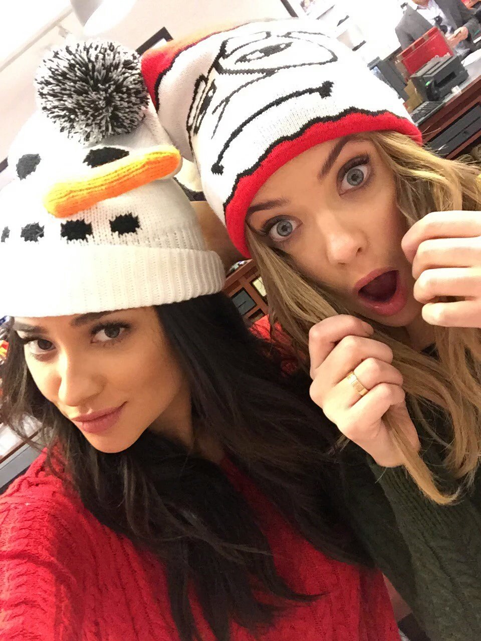 ALGUÉM COM TUMBLR DE PACK FAZ ICON CM ESSA FOTO PFVR 

Happy Birthday Ashley Benson 