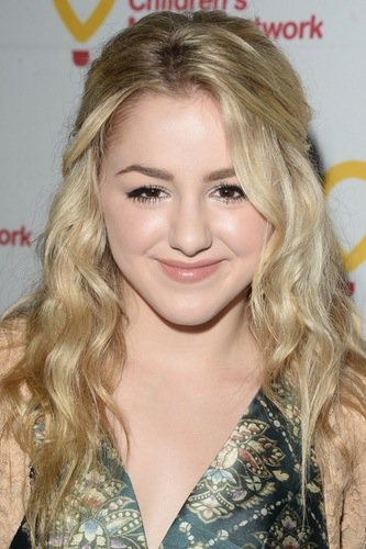m_magazine's tweet photo. .@ChloeLukasiak just busted a move in a jaw-dropping routine! https://t.co/iWJZRA7WMW https://t.co/TSXQmkMiOB