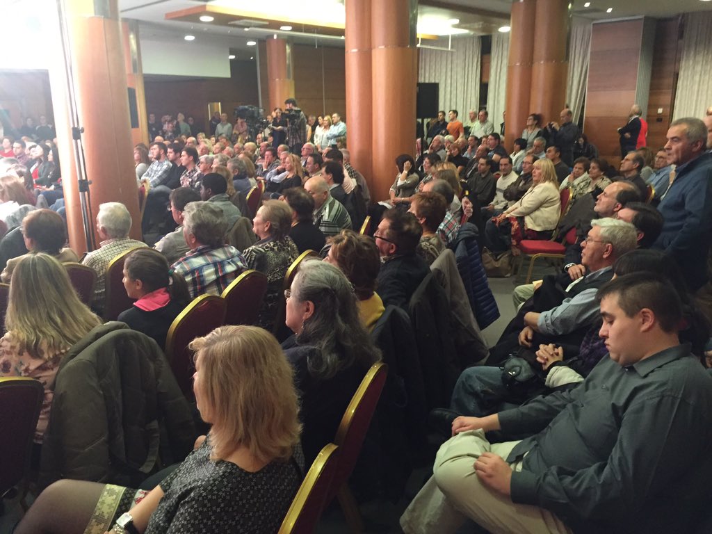 socialistavasco's tweet photo. Lleno en el cierre de campaña Socialista #ElCambioVotaPSOE @IdoiaMendia @PSOE @sanchezcastejon #votaPSOE https://t.co/7agCnhoCkU