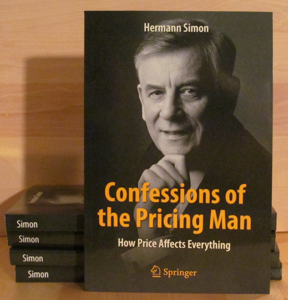 PresentTenseLLC's tweet photo. The latest book from @HermannSimon is the #1 microeconomics bestseller on Amazon right now #pricing #marketing https://t.co/iGV9QRiyLH