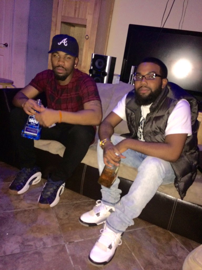 reallyREYES's tweet photo. Me and brogawd last night #treshit 👌🏾 https://t.co/NS6diAa8xd