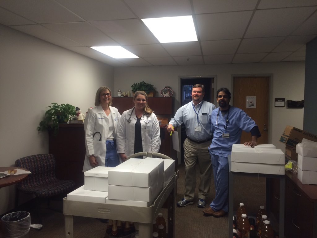JJHousleyUK's tweet photo. Dr. Zack Roy and the @UK_HealthCare hospitalists spread the Christmas cheer by delivering donuts to staff today. https://t.co/SC31ar5Hci