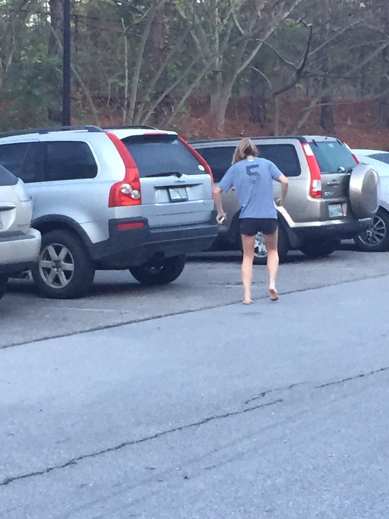 runfaststaysane's tweet photo. @ansleybos looking really prepared for the 35 degree weather this am. #workoutfriday https://t.co/apAXnpQcv5