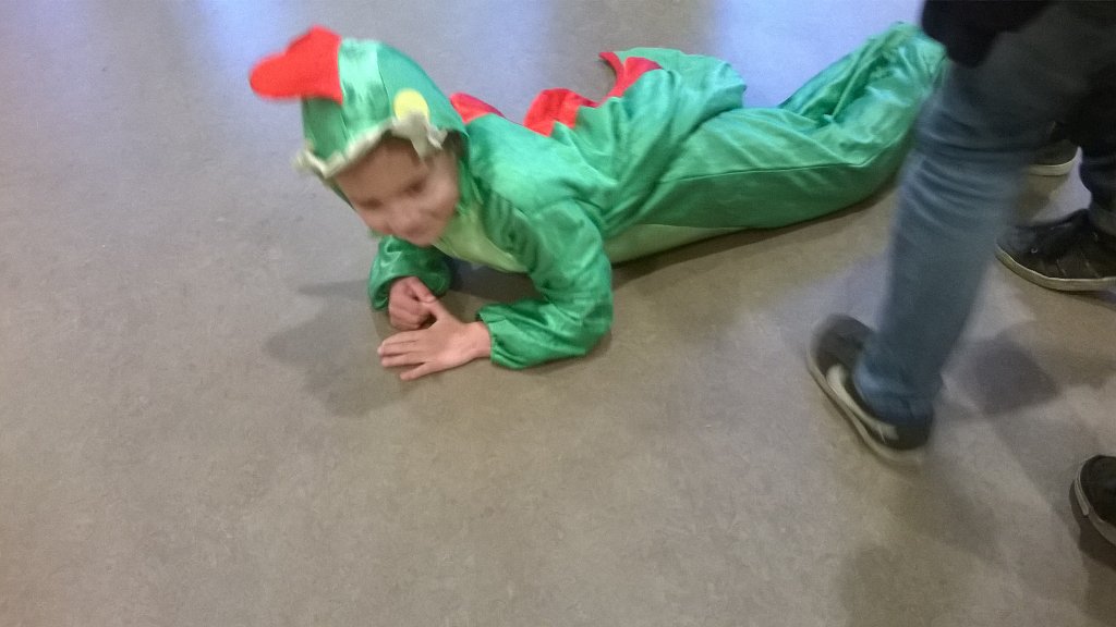 domijn_3's tweet photo. Kerstviering met voorlezen,knutselen,spel,film,toneel, een echte kerstman 🎅 en een arreslee https://t.co/rFIkdvzeV8