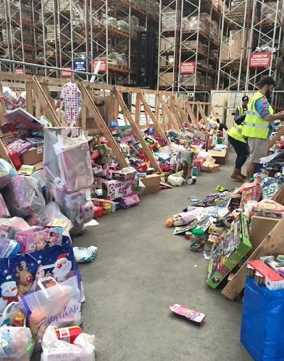 MeetMeInM20's tweet photo. We desperately need your help this weekend at the Mission Christmas HQ! Come and #voulenteer @cfkKey103 #Manchester https://t.co/ExLovAcCb8