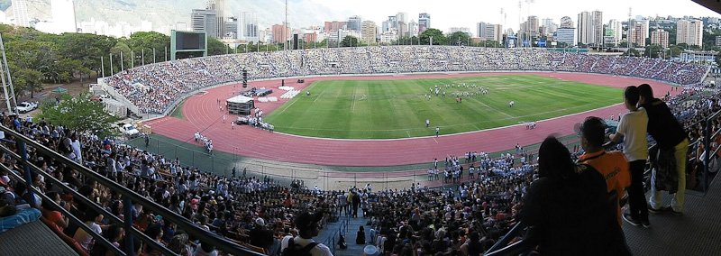 ElEvangelioC's tweet photo. El Evangelio Cambia entregó 40 mil juguetes este #17DIC en el Olimpico de la UCV en #NavidaAlegre2015 https://t.co/Nk8x2X4Lg6