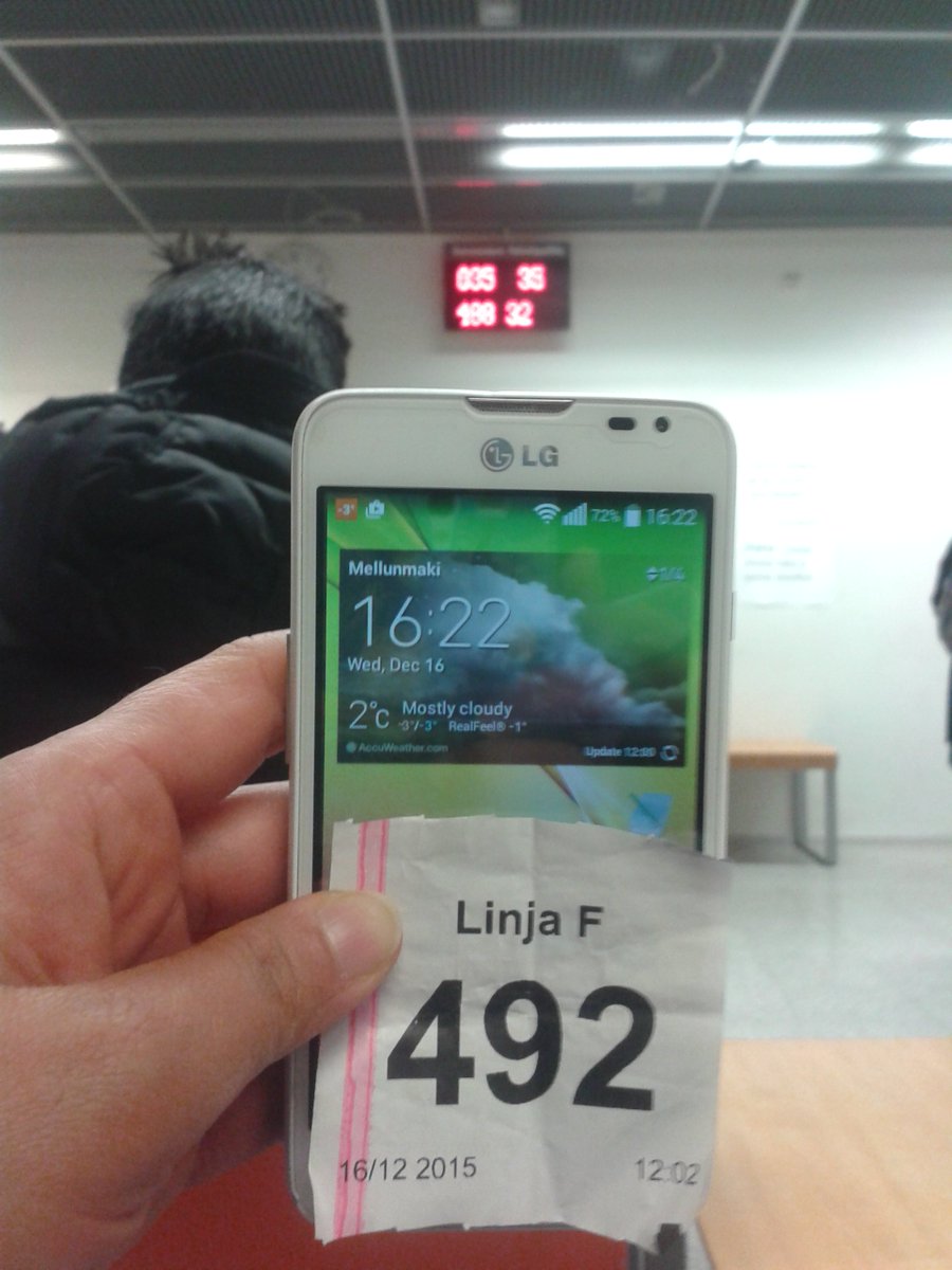 need to wait more than 4 hours in queue to collect residence permit in #finland #helsinkiPoliisi