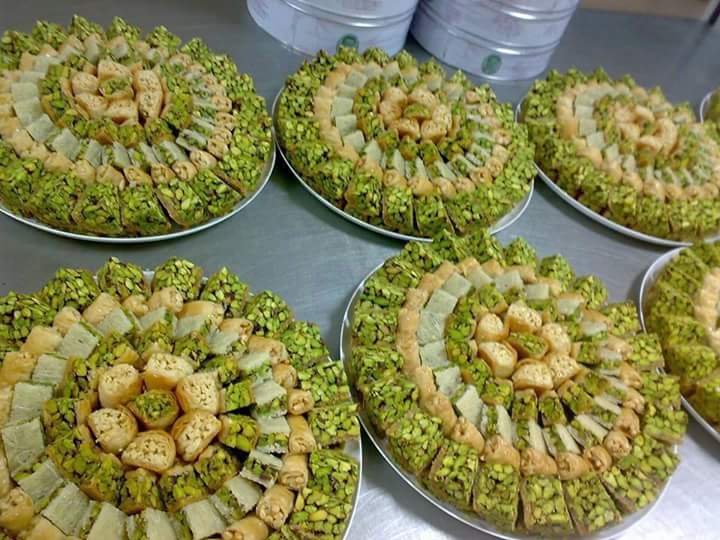 OmMaroa's tweet photo. حلويات ليان الخفجي شارع الملك عبدالله - يجوار ردتاغ 0597002679 https://t.co/kW43U2CoI2