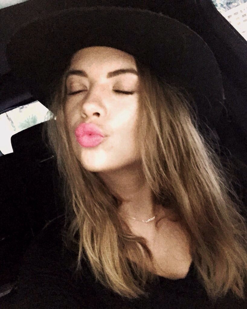 PLLAnswersFR's tweet image. Un joyeux anniversaire a la très jolie @AshBenzo 😘❤️ #HAPPYBIRTHDAYASHLEYBENSONFROMFRANCE #HappyBirthdayAshleyBenson