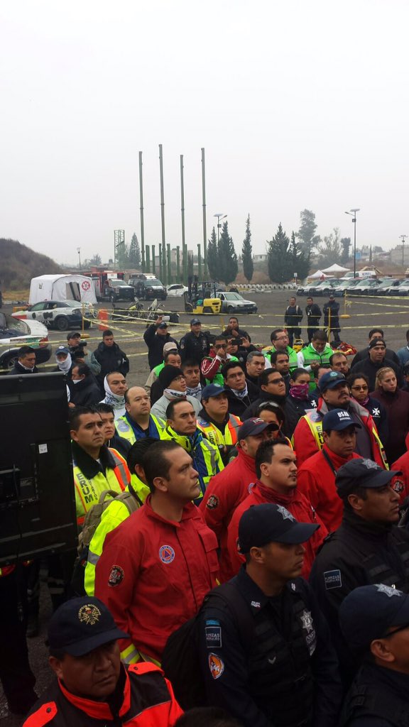 VoluntariosERUM's tweet photo. Buen díahoy iniciamos con la primera parte del #RetoNacionalExtraccionVehicular Vamos a dar el máximo #voluntarios https://t.co/gC4u0RIDky