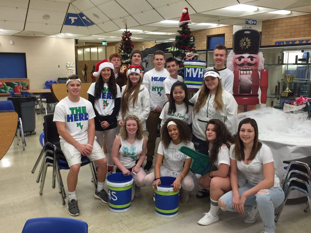 ViewCrew360's tweet photo. Friday Spirit Walks! #MerryThunderWeek #Communityfeedtonight #ThunderFamily #HomeBasketball #POETRYSlam https://t.co/rB6FYteiHt