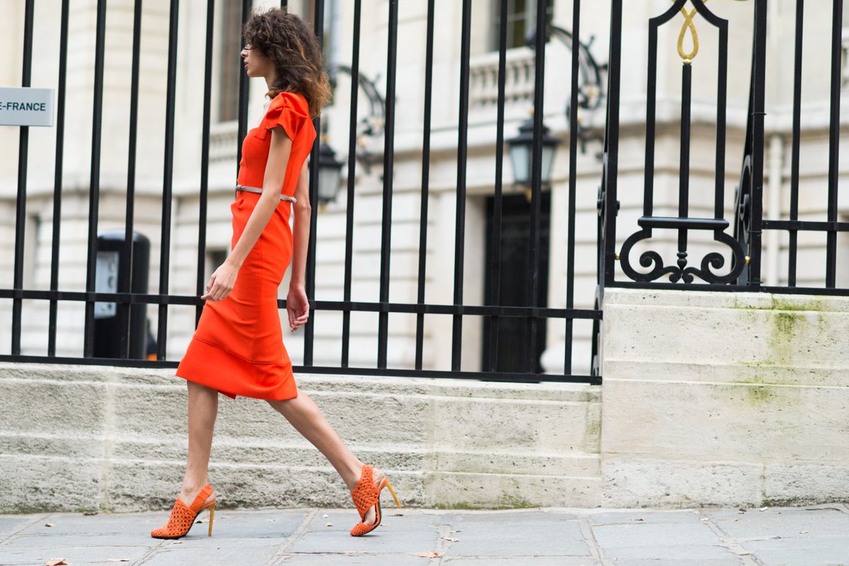 ELLEmagazine's tweet photo. 5 outfits you can wear to work and THEN on a date: https://t.co/CWwUV5uuiP https://t.co/gTlkmXsY4A