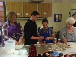 KMcGee_2's tweet photo. Winter Collaboration! AVID Ss and FALS Ss spread winter cheer! @MTCummins @Sarah__Spence https://t.co/nS1sP60X1c