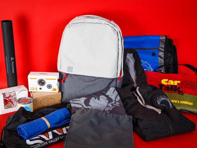 ExplorAVR's tweet image. Crave giveaway: CNET&apos;s &apos;Dawn of Virtual Reality&apos; swag bag j.mp/1QuzJGk