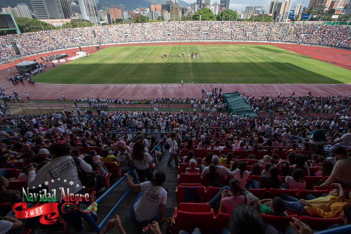 ElEvangelioC's tweet photo. #NavidadAlegre2015 llenó el Estadio Olímpico de la UCV en Caracas este 17 de diciembre https://t.co/ob1ZNZ5dtw