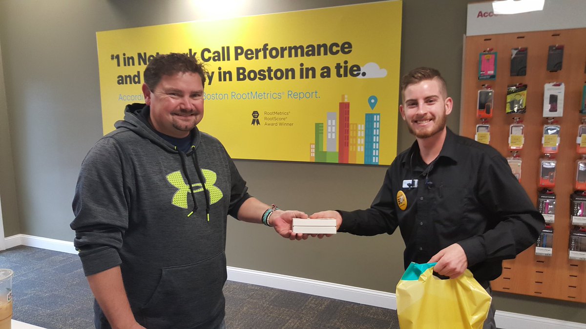 Sprint_Plymouth's tweet photo. Make Sprint your one-stop-shop with a free Samsung 32 inch LED TV! #NEVIP @GriegGreig #SamsungWishList https://t.co/mBMFuE7SkG