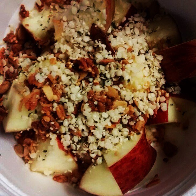 platoverde_mx's tweet photo. Para empezar la mañana con toda la energía!
#hemp #granola #yogurt #manzana #comidabien #… https://t.co/moAKdWwar7 https://t.co/cr1477BdY8