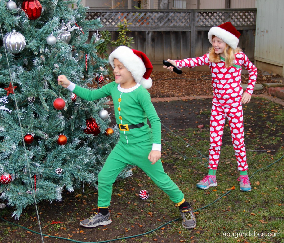 abugandabee's tweet image. #Santa forces Robot #Elf to hang ornaments by remote control.
abugandabee.com/?p=3015 #Christmas #gobrushyourteeth