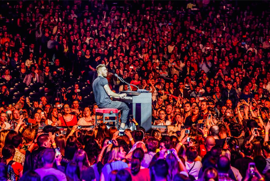 MPokora's tweet image. Demain déjà la dernière du R.E.D Tour, à Bruxelles... Quelle tournée ça aura été 🔥🙏🏼 #REDtour #BIGtour #BIGshow