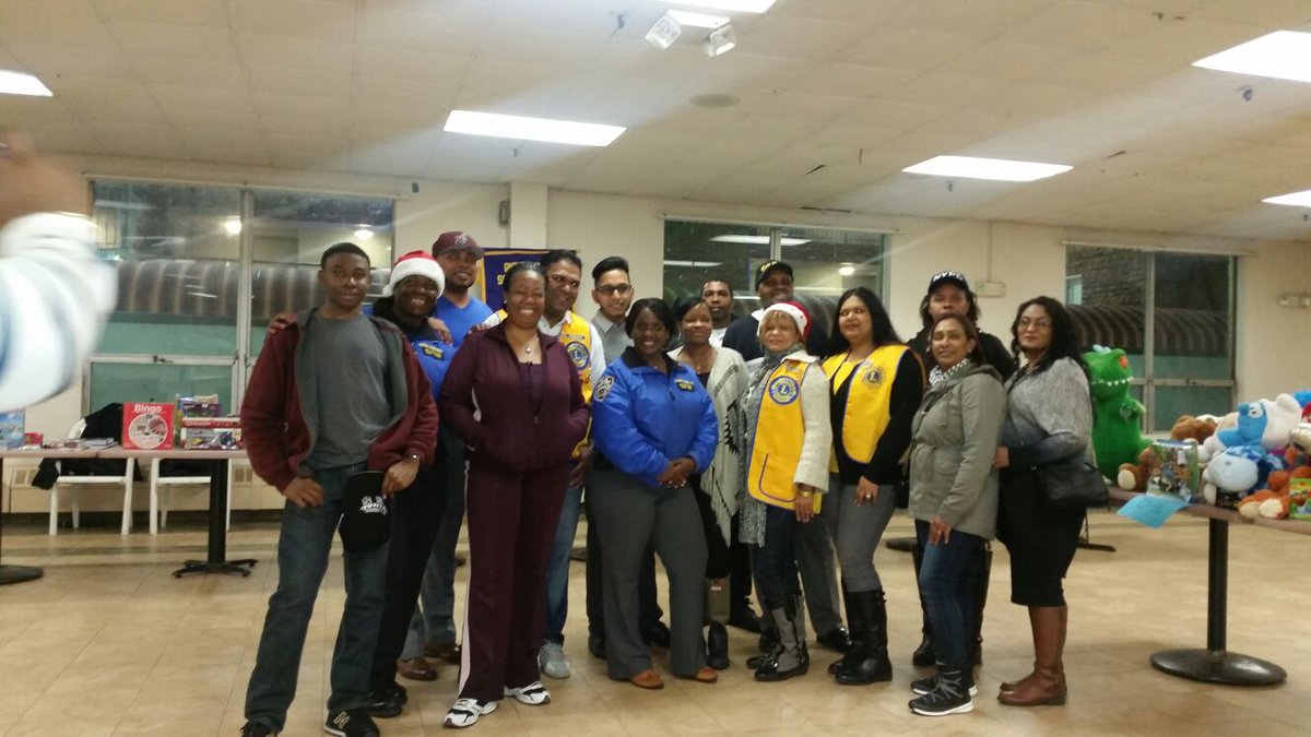 RomeoHitlall's tweet photo. @RHSOPLIONSCLUB annual Toys giveaway @ Women n Children Shelter. https://t.co/aXF6WE201Z