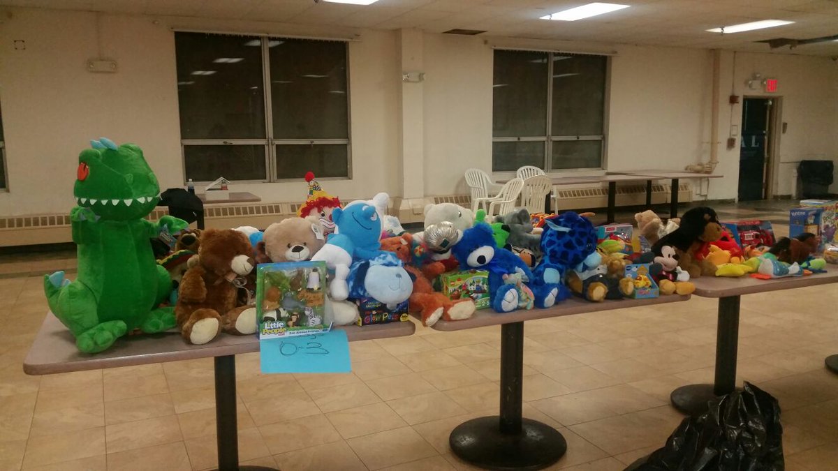 RomeoHitlall's tweet photo. @RHSOPLIONSCLUB annual Toys giveaway @ Women n Children Shelter. https://t.co/aXF6WE201Z