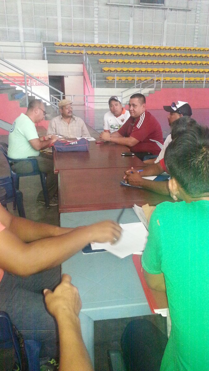AsofutCojedes's tweet photo. Reunión con autoridades de Indeportes Cojedes sobre la planificación para el 2016 @FVF_Oficial @franklinguitten https://t.co/TRQPlO669t