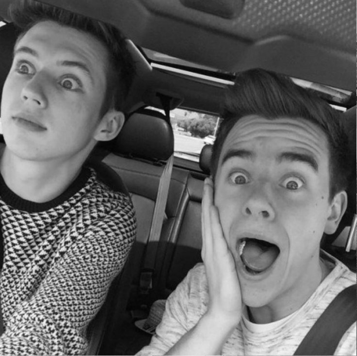 HappLittleTroye's tweet photo. — Всё что я хочу на Рождество, это моё ОТП вместе.
#2015In5Words 
#MTVVideo2015 One Direction https://t.co/Cn3JUoOM8Q