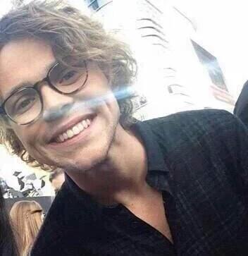 Hello, I'm Restarting this Account, I'm Ashton But to You it's Daddy ash,  Could be You Please Rt this for me x