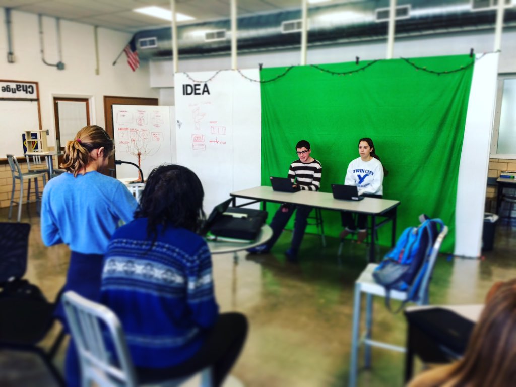 AHSRoom15's tweet photo. More green screen today. #greenscreen #chromakey #afftonlearns https://t.co/rffiwMiq1z