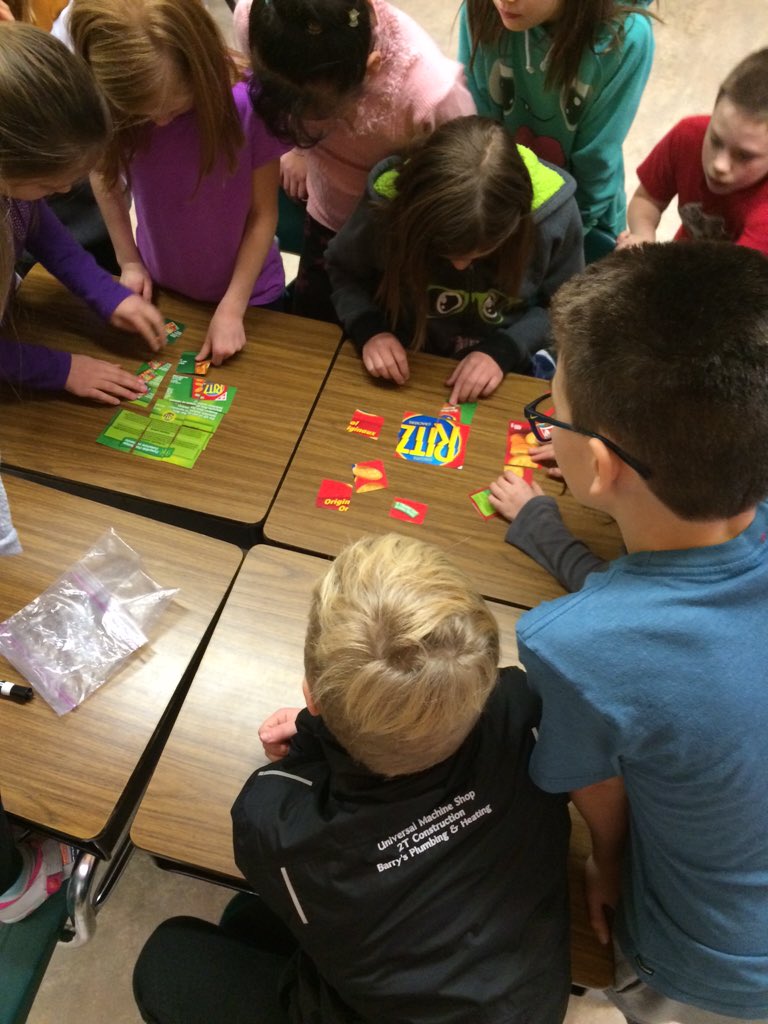 Pdalefour's tweet photo. High concentration for minute to win it #pdale #nooneistalking https://t.co/fQXgrt5yiv