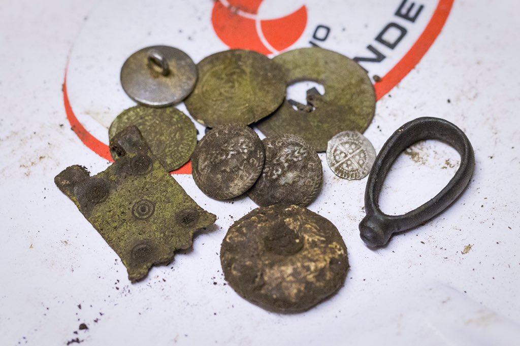 Alchemst161's tweet photo. Had a great detecting session today! #detecting #minelab #gpx5000 #history #artefacts #hammered #treasure https://t.co/nJZJxvp7h9