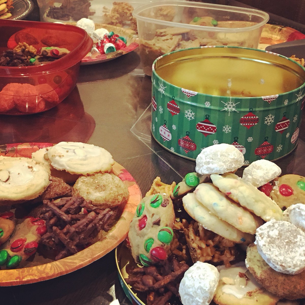 ocalastyle's tweet photo. We had our annual cookie exchange today, and it looks like we'll be eating them for days! #cookieswap #ocalastyle https://t.co/uqk4OLLhIV