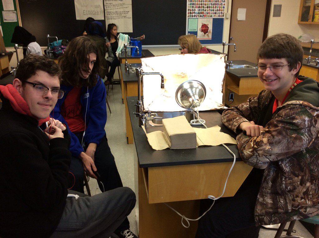 AdrianManickam's tweet photo. Cooking pizza in solar ovens in Ms. Downer's class. @srtrupp #ESSSCIENCE. https://t.co/yX51kgV049
