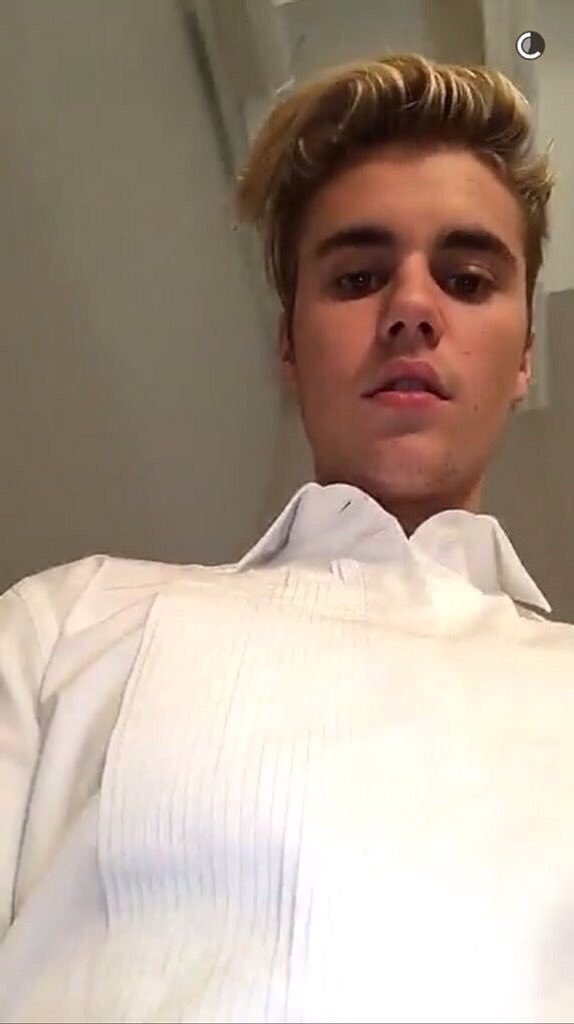 Biebertivities's tweet photo. when you open your front camera but you're Justin Bieber https://t.co/VlBM3n4PUE