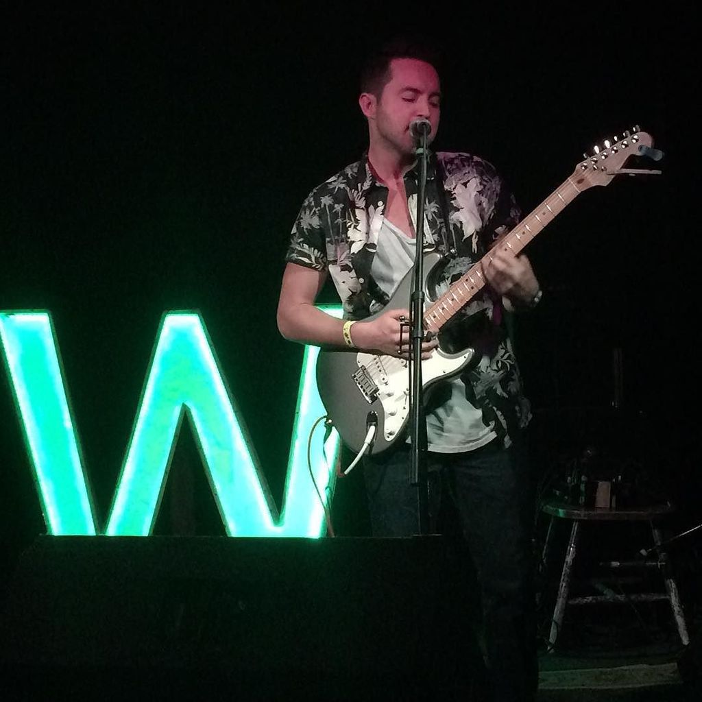 WTRWRLD's tweet photo. Last night at the @lostlakedenver : 📽@lanemarissa ♥️ #guitar #denvermusic #HunterReece https://t.co/Ny85MKn1ra